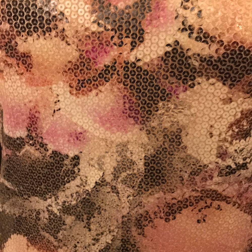 Sequined Rose Tank 🥀 - Picture 2 of 3